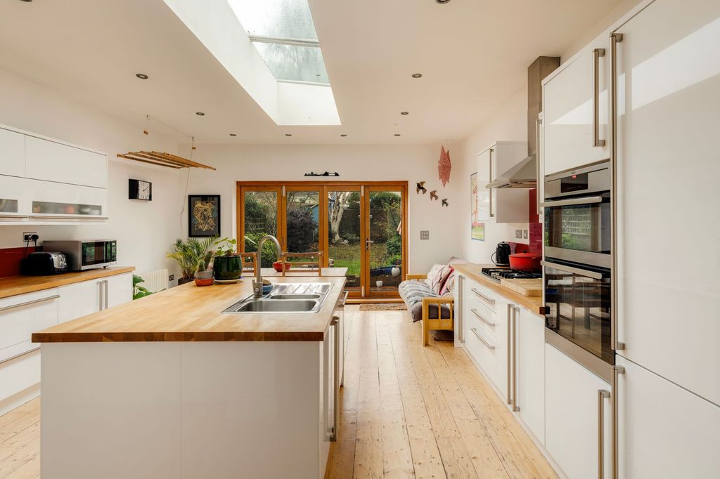 Property photo 1 of 25