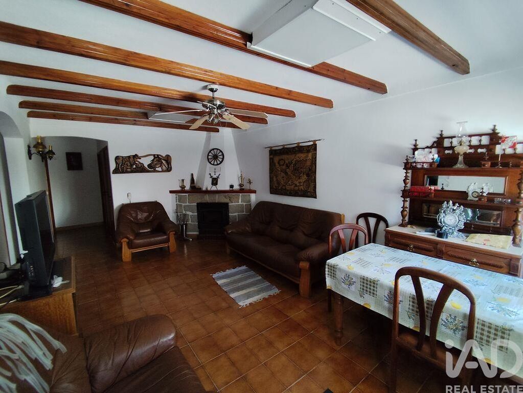 Property photo 2 of 31