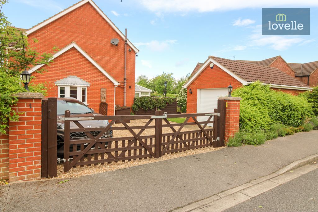 Property photo 2 of 34
