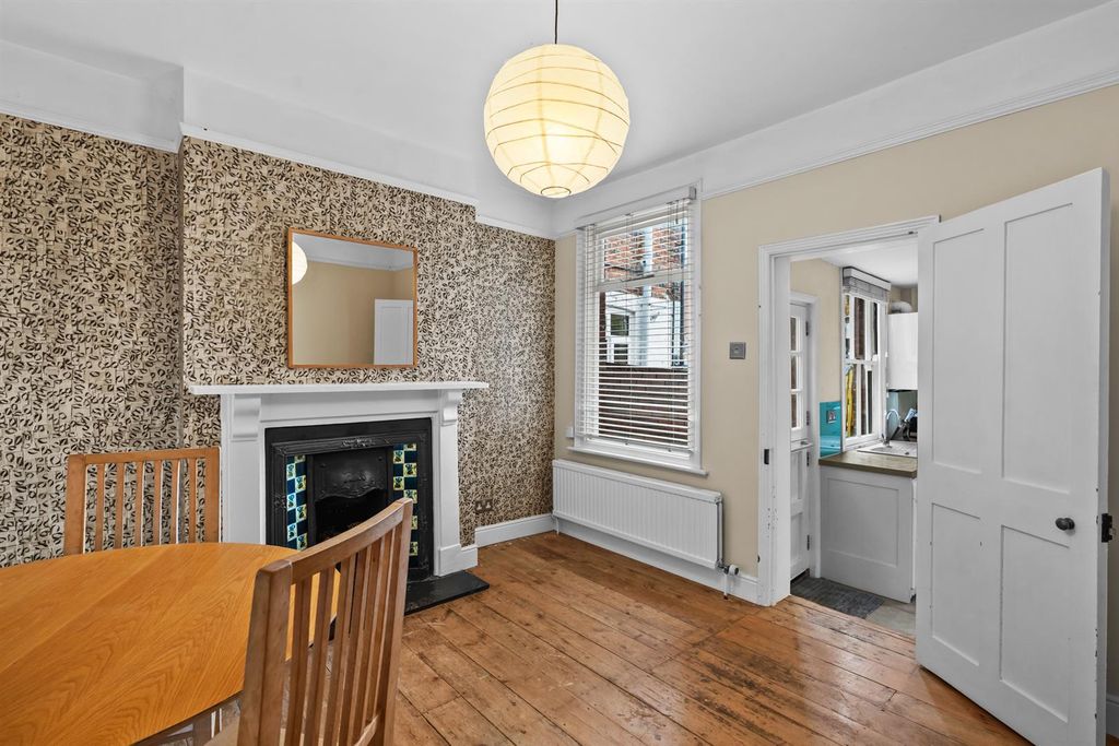 Property photo 3 of 19 62-Avenueroad-015.Jpg