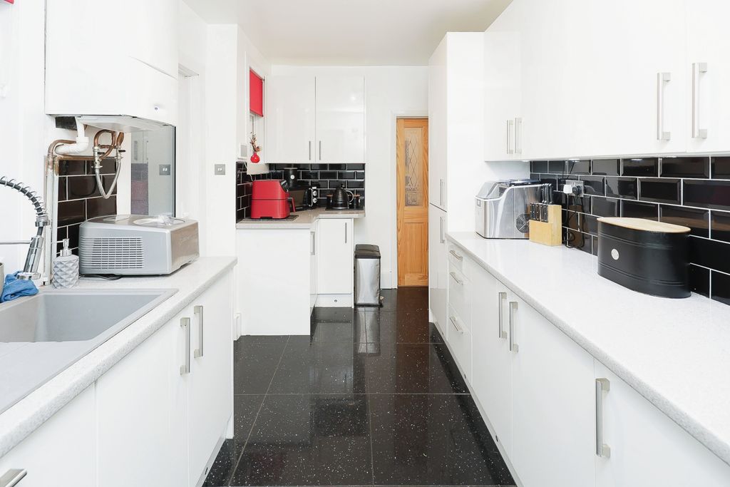 Property photo 3 of 17 Photography