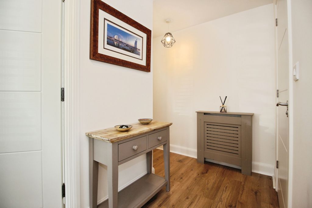 Property photo 2 of 15 Entrance Hall