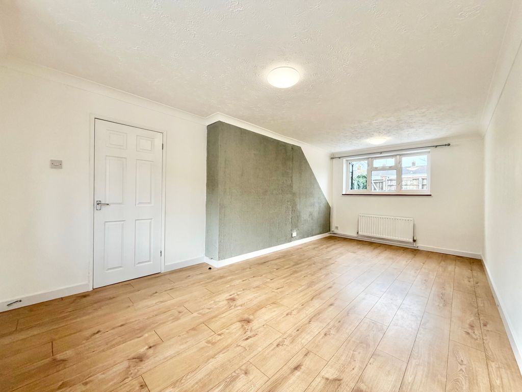 Property photo 3 of 14 Living Room
