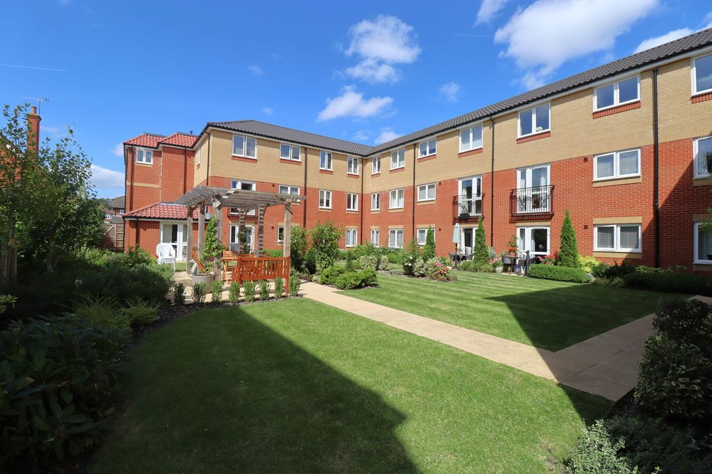 Additional image 5 of 1 bed property for saleVictoria Road, Farnborough GU14