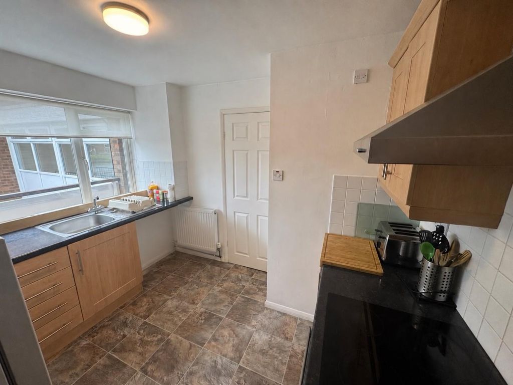 Property photo 3 of 10 Kitchen