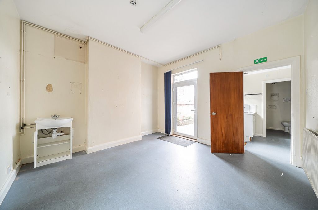 Property photo 2 of 25 2
