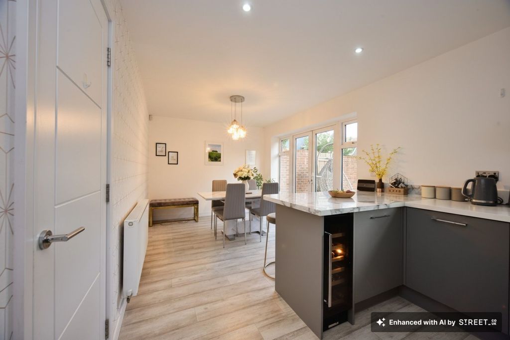 Property photo 3 of 27