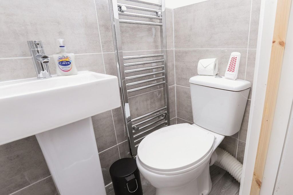 Property photo 3 of 18 102 Meath #4.Jpg
