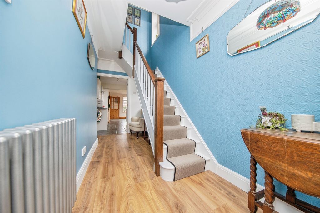 Property photo 2 of 23