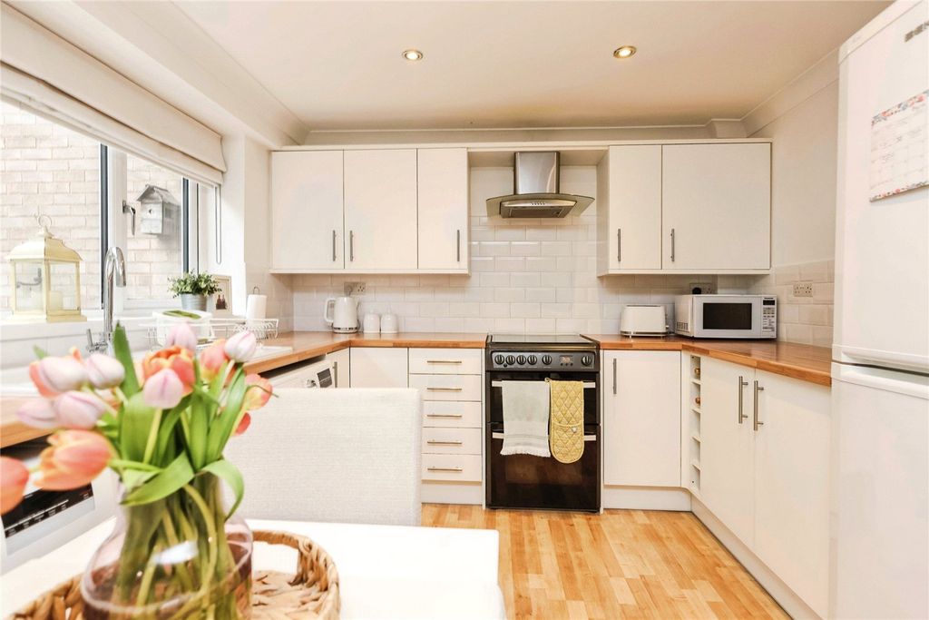 Property photo 2 of 18 Picture No. 22