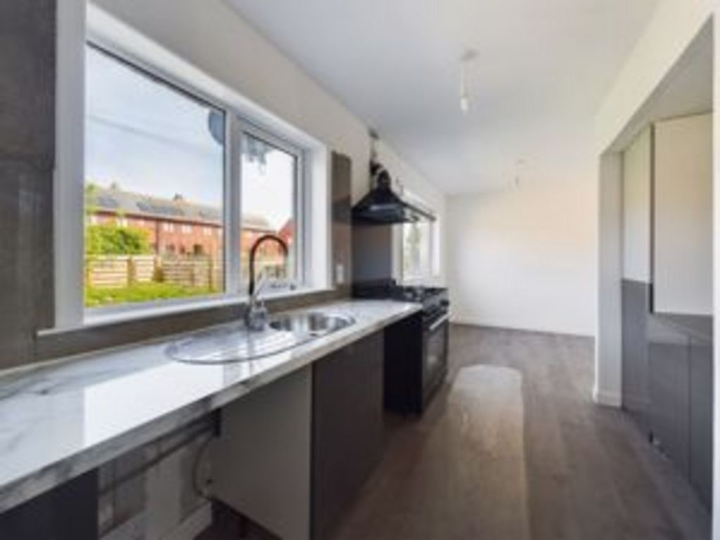 Property photo 2 of 31