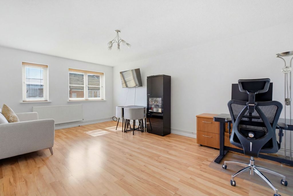 Property photo 2 of 6