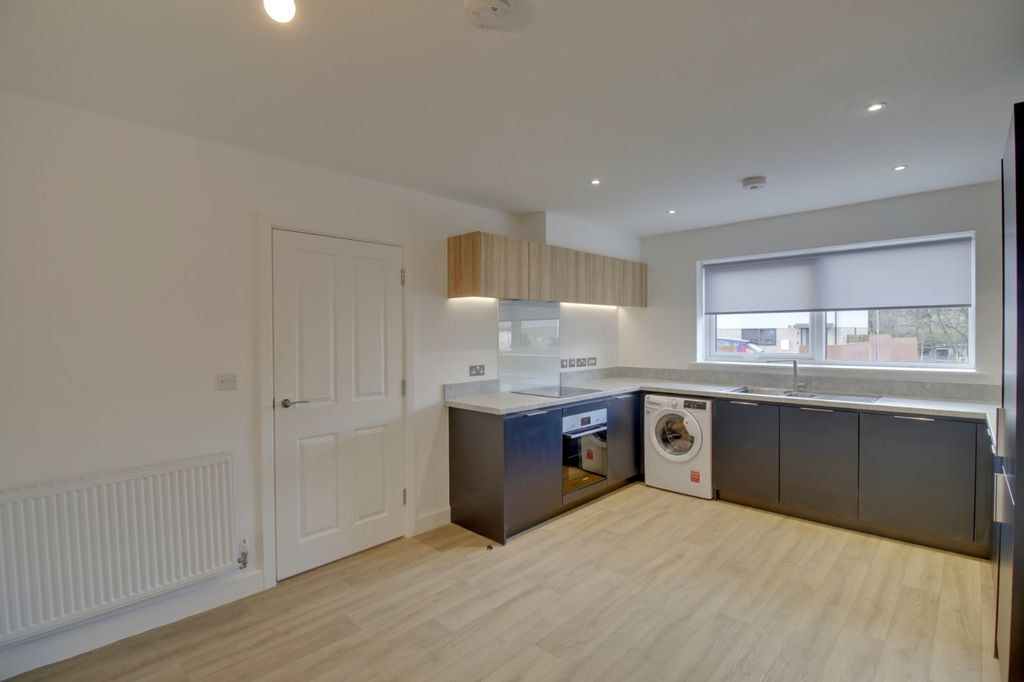 Property photo 2 of 28 Picture No. 61