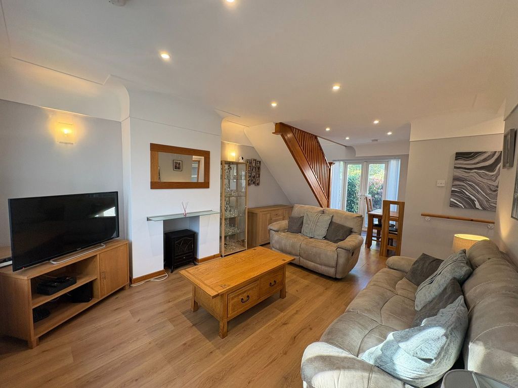 Property photo 2 of 26