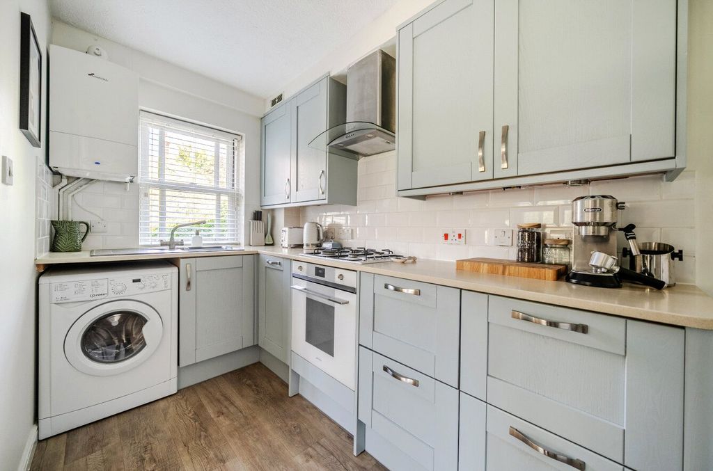 Property photo 3 of 17 Kitchen