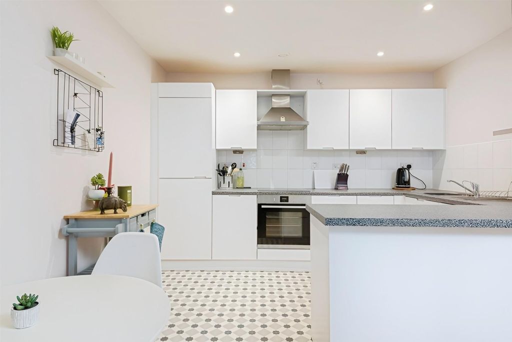 Property photo 2 of 12 Kitchen