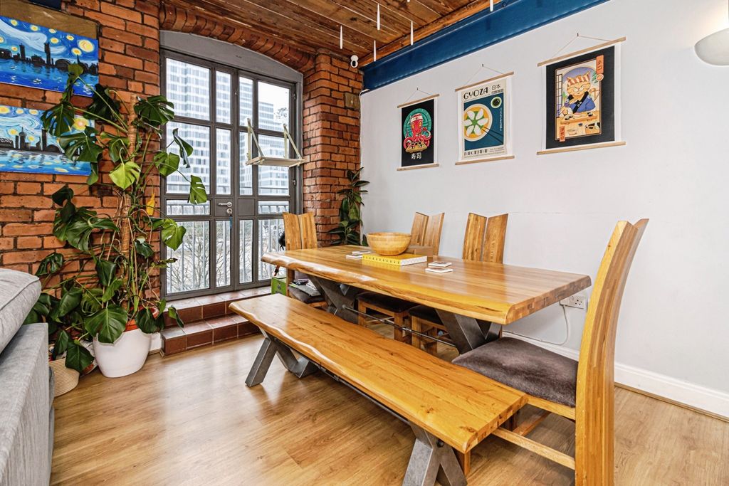 Property photo 3 of 27 Photo