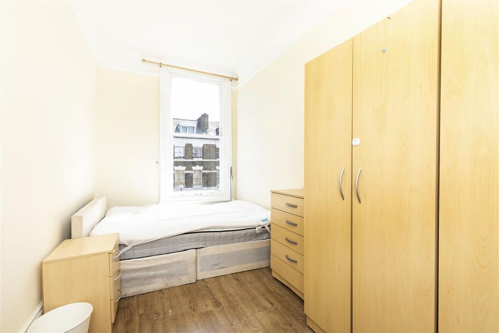 Property photo 3 of 12 Flat B, 481 Caledonian Road -9.Jpg