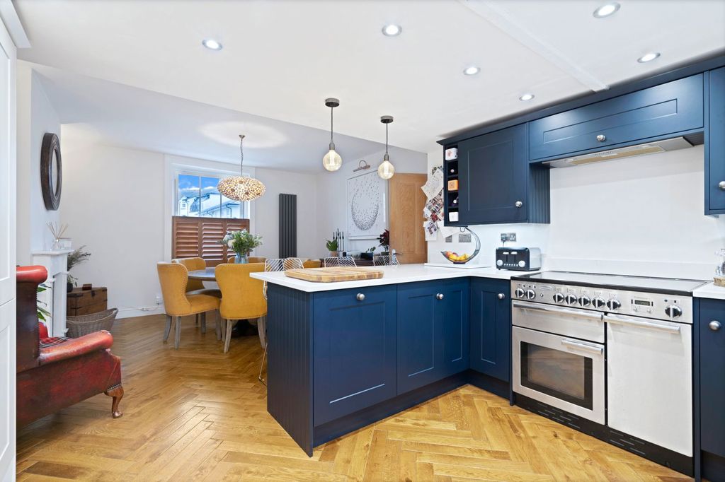 Property photo 2 of 22