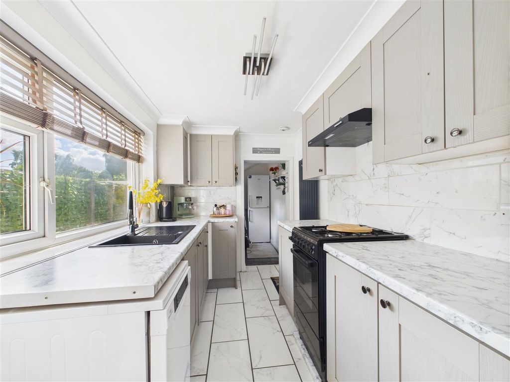 Property photo 3 of 16 Cam03303G0-Pr0162-Still007.Jpg