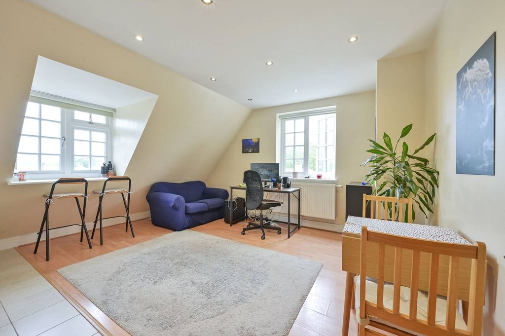 Property photo 2 of 6
