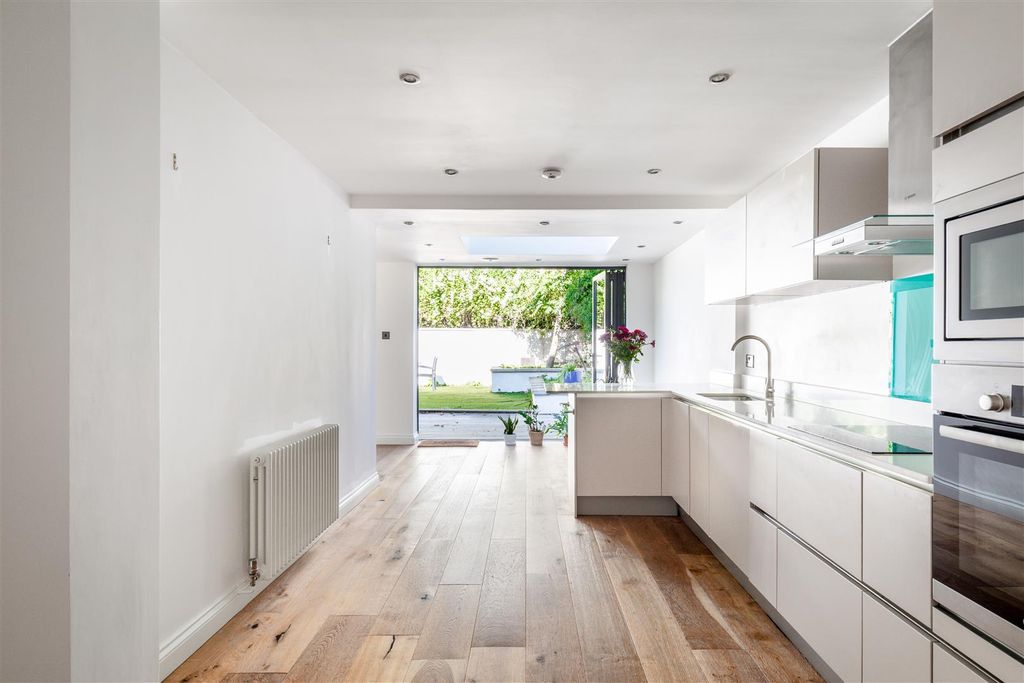 Property photo 3 of 12 Edith Road-18.Jpg