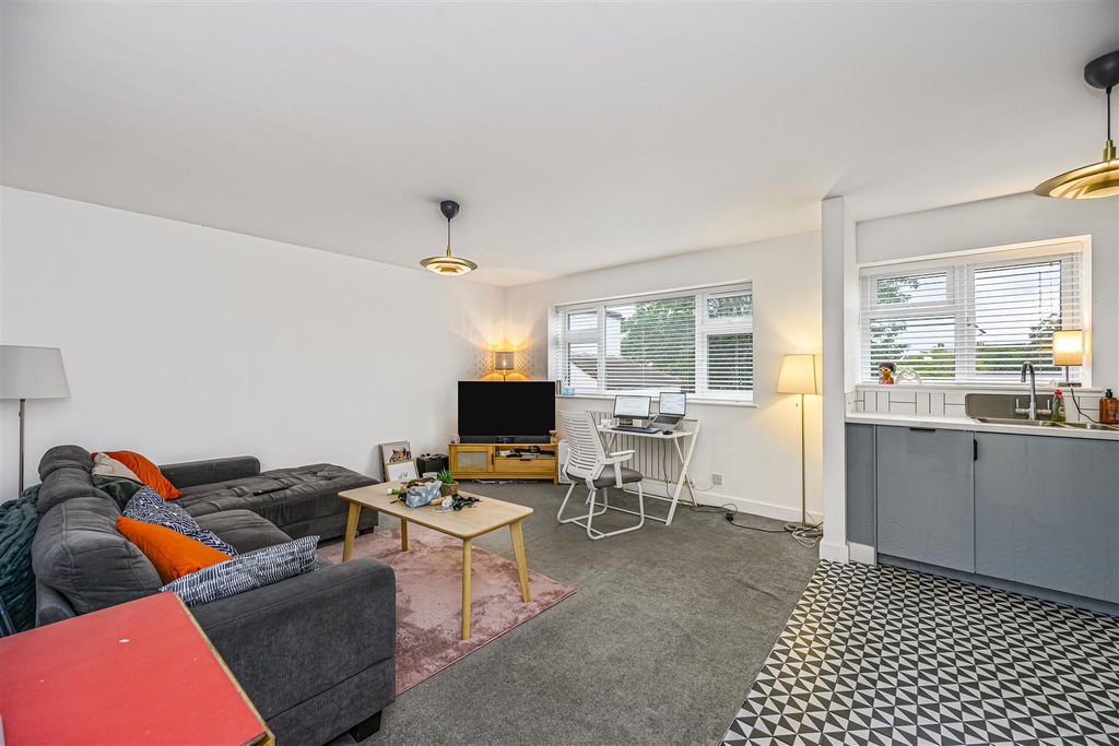 Property photo 2 of 12 3 Hillboro Court-5.Jpg