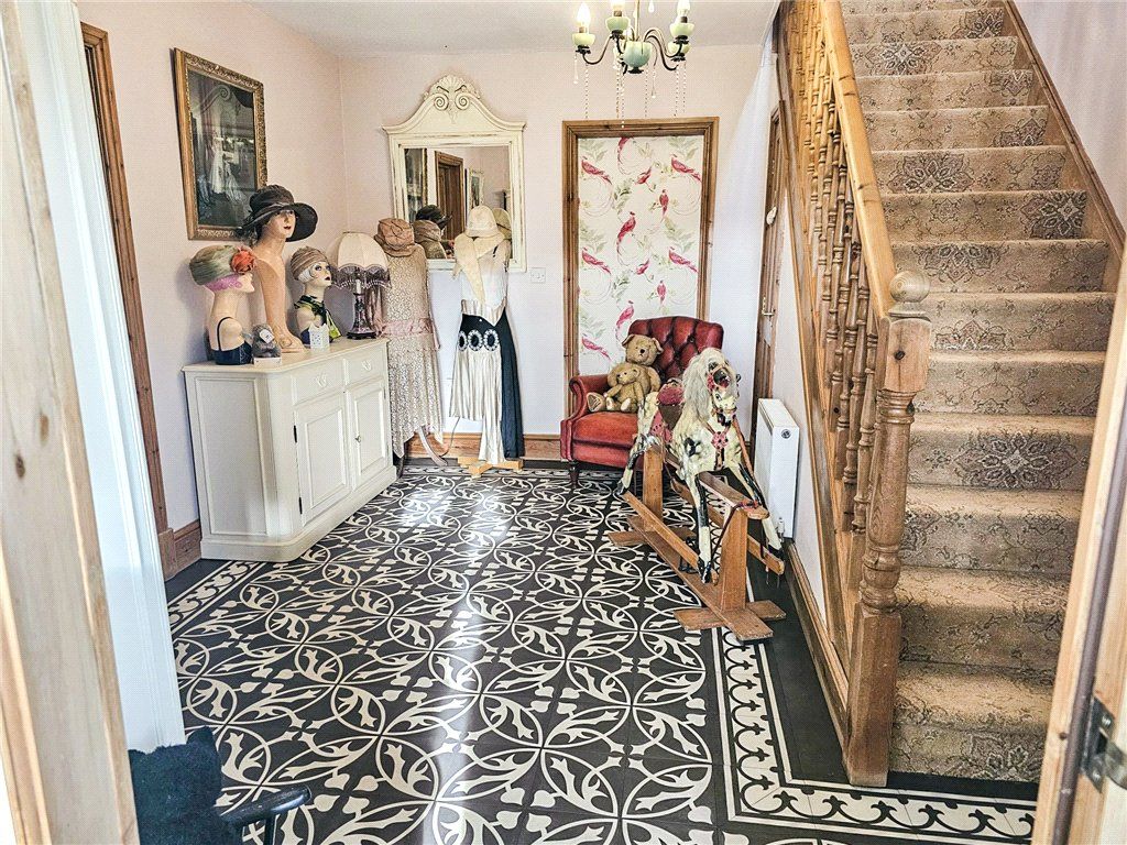 Property photo 3 of 28 Entrance Hall