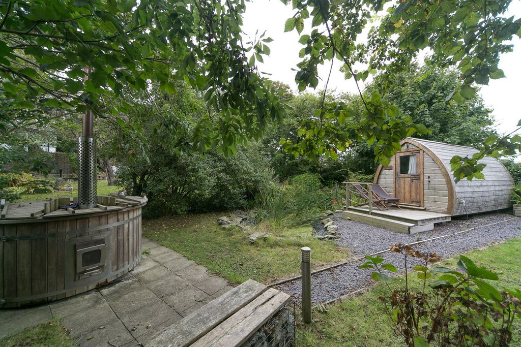 Property photo 3 of 41