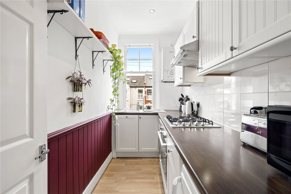 Property photo 3 of 8 Kitchen