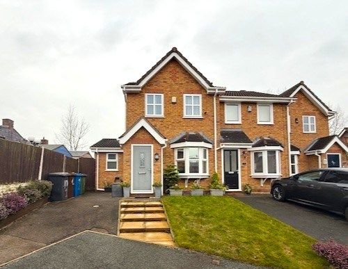 Property photo 1 of 11 1 Hornbeam Crescent