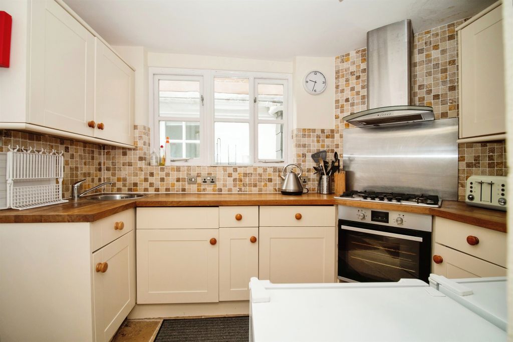 Property photo 3 of 13 Kitchen