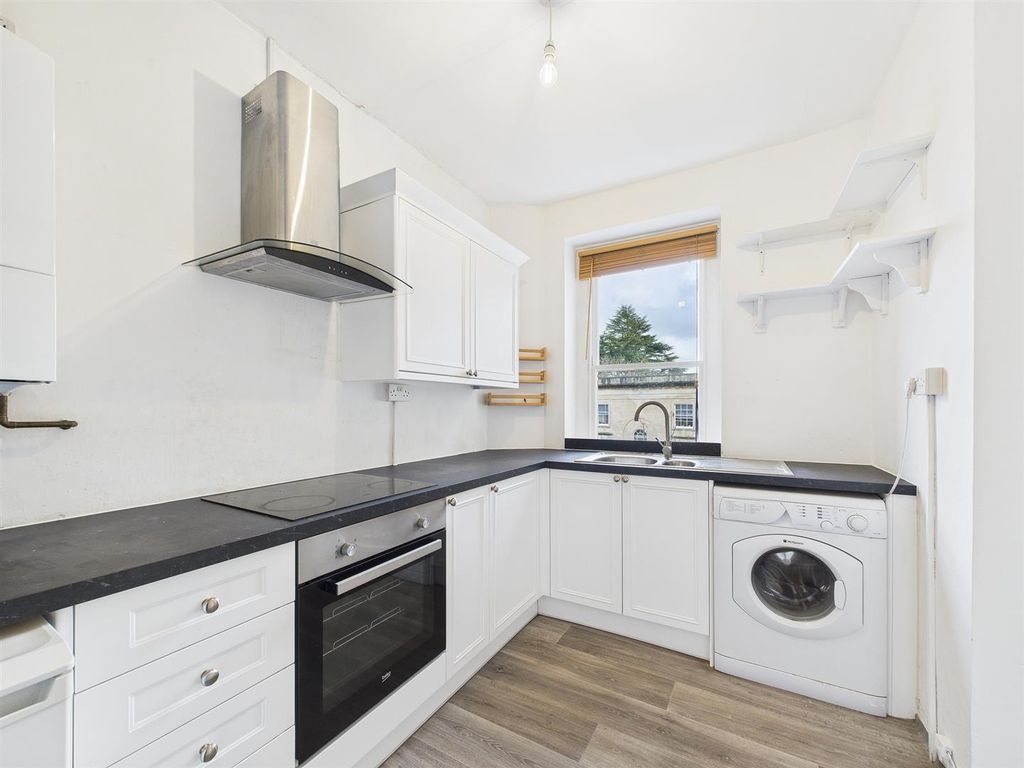 Property photo 3 of 15 3 - Large Maisonette For Auction, Cotham.Jpg