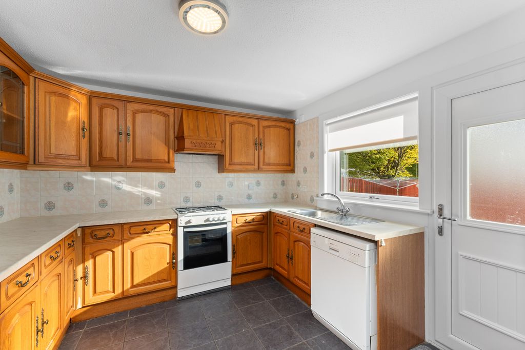 Property photo 3 of 16 42 Kenmore Avenue 09