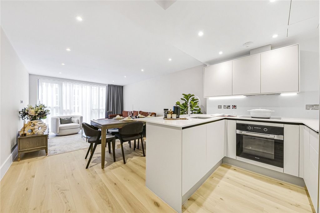 Property photo 2 of 18 Kitchen