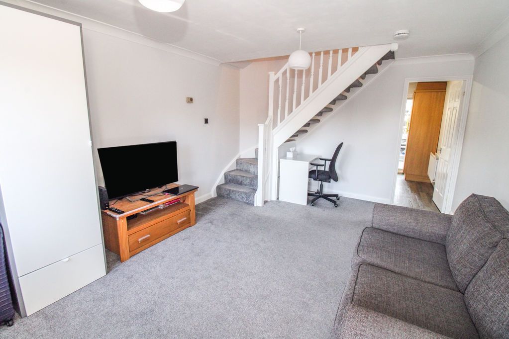 Property photo 3 of 12 Lounge