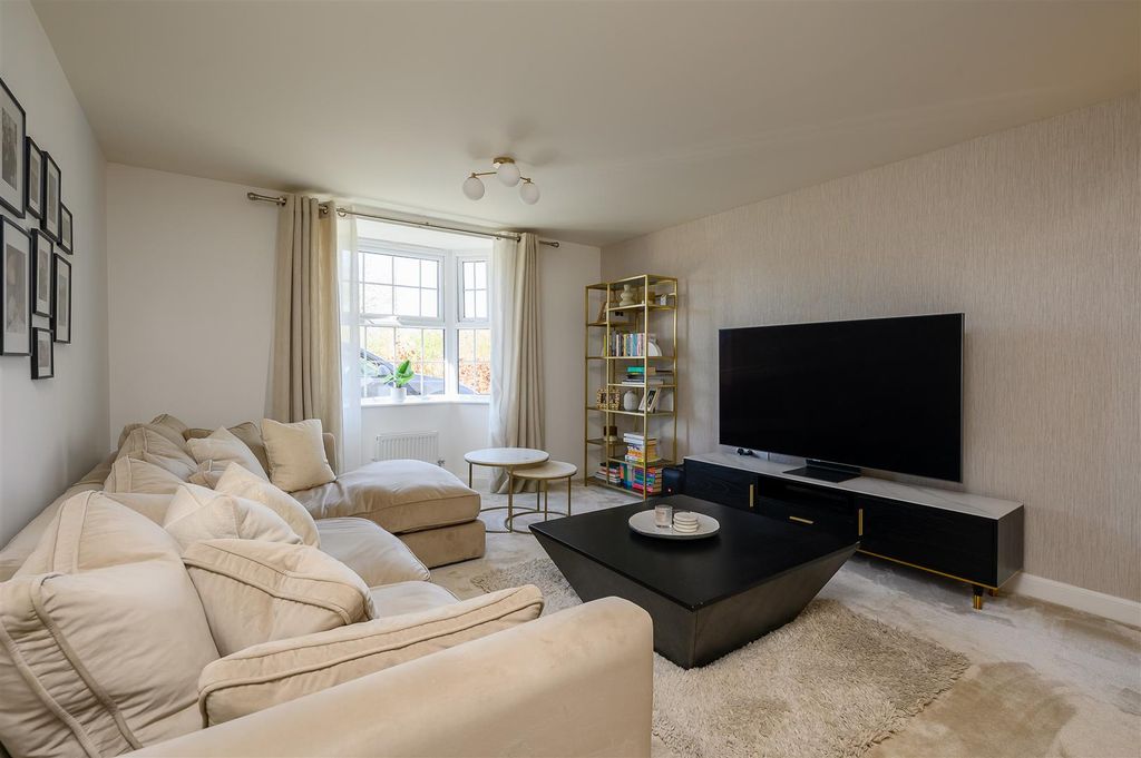 Property photo 2 of 25 Living Room