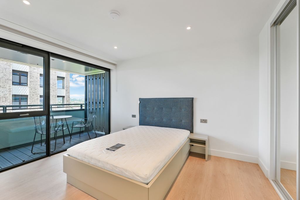 Property photo 2 of 21