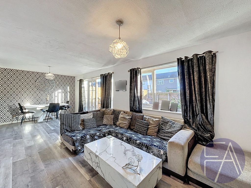 Property photo 2 of 12 4698451