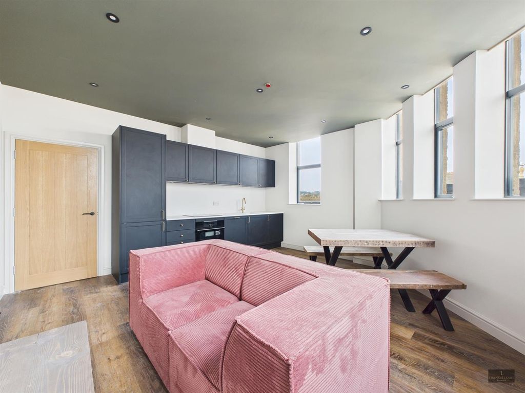 Property photo 1 of 10 Cam02887G0-Pr0408-Still006.Jpg