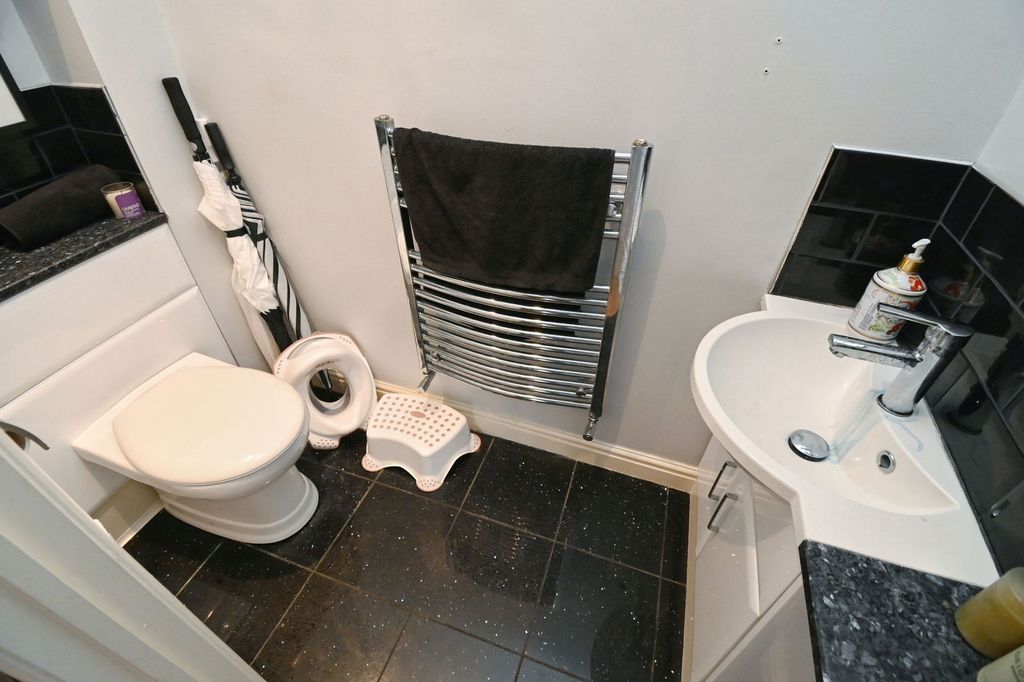 Property photo 3 of 20