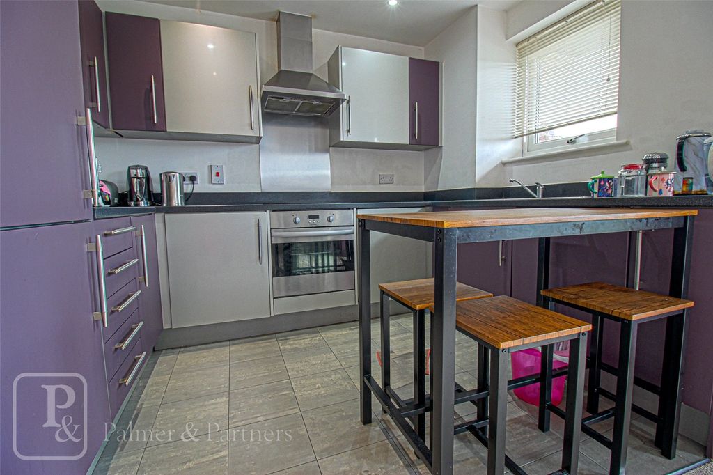 Property photo 2 of 10 Kitchen