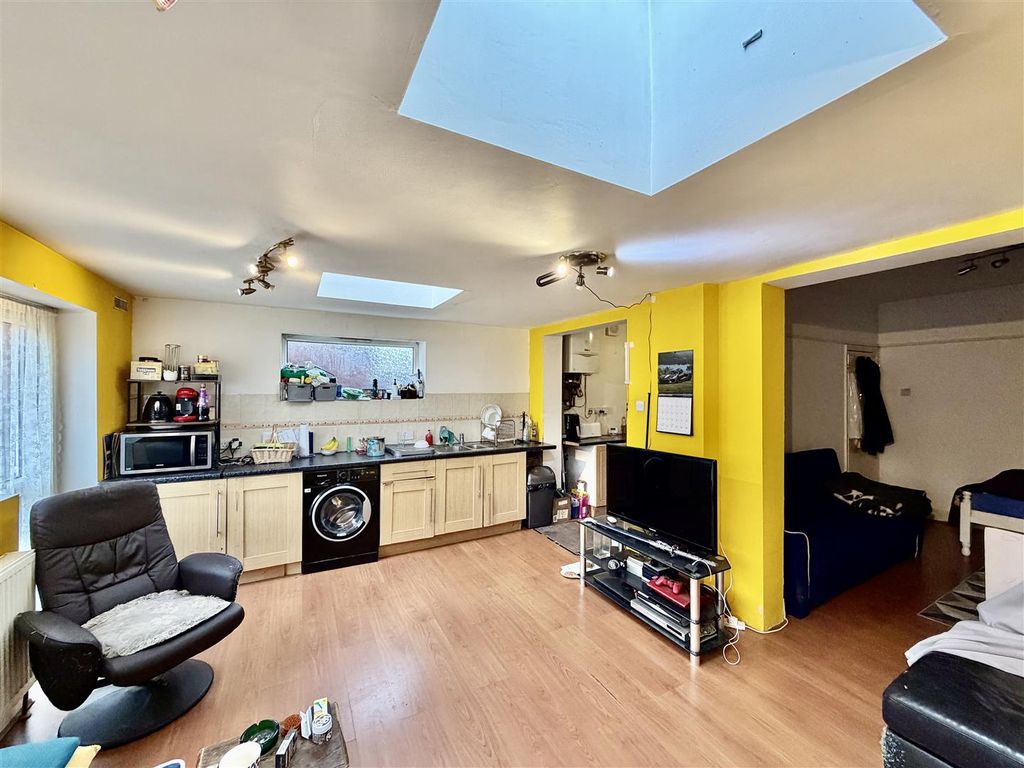 Property photo 3 of 11 Kitchen/ Diner