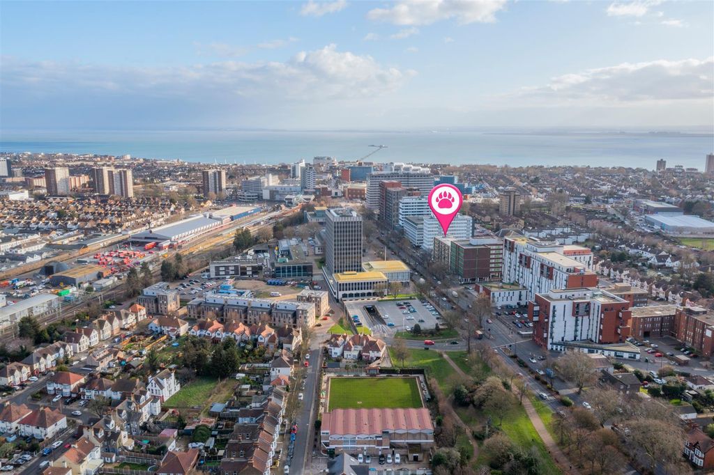 Property photo 2 of 14 Location