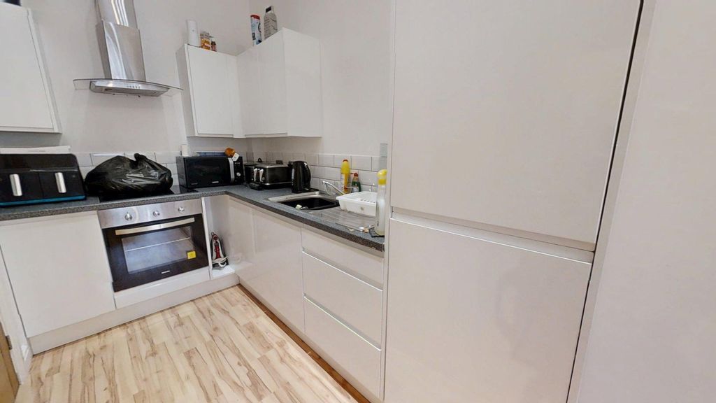 Property photo 3 of 7 Kitchen