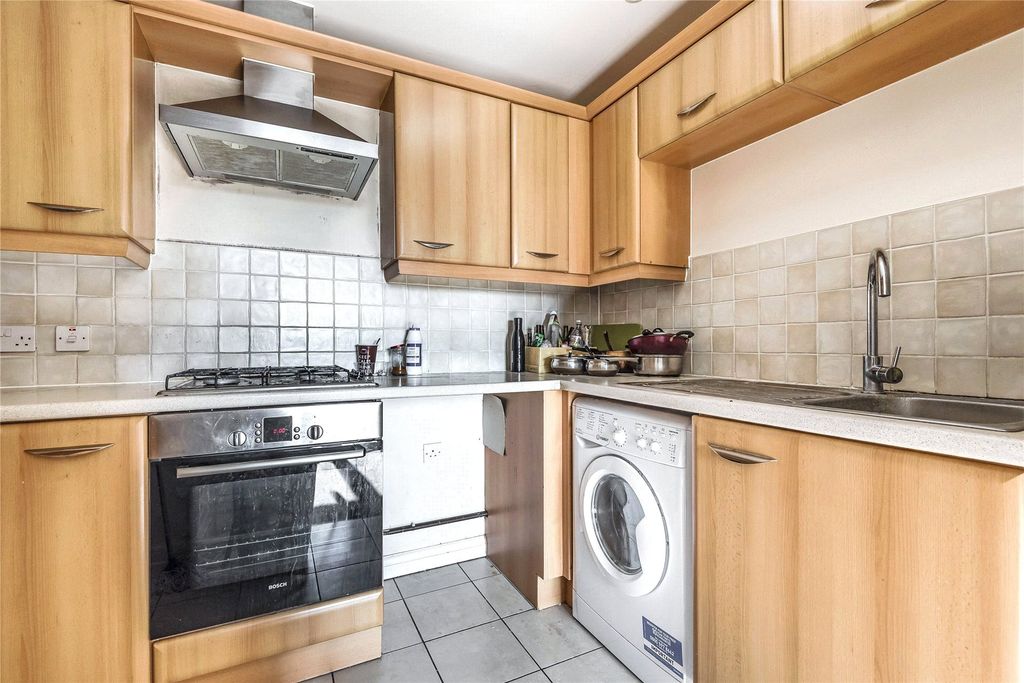Property photo 3 of 7 Kitchen
