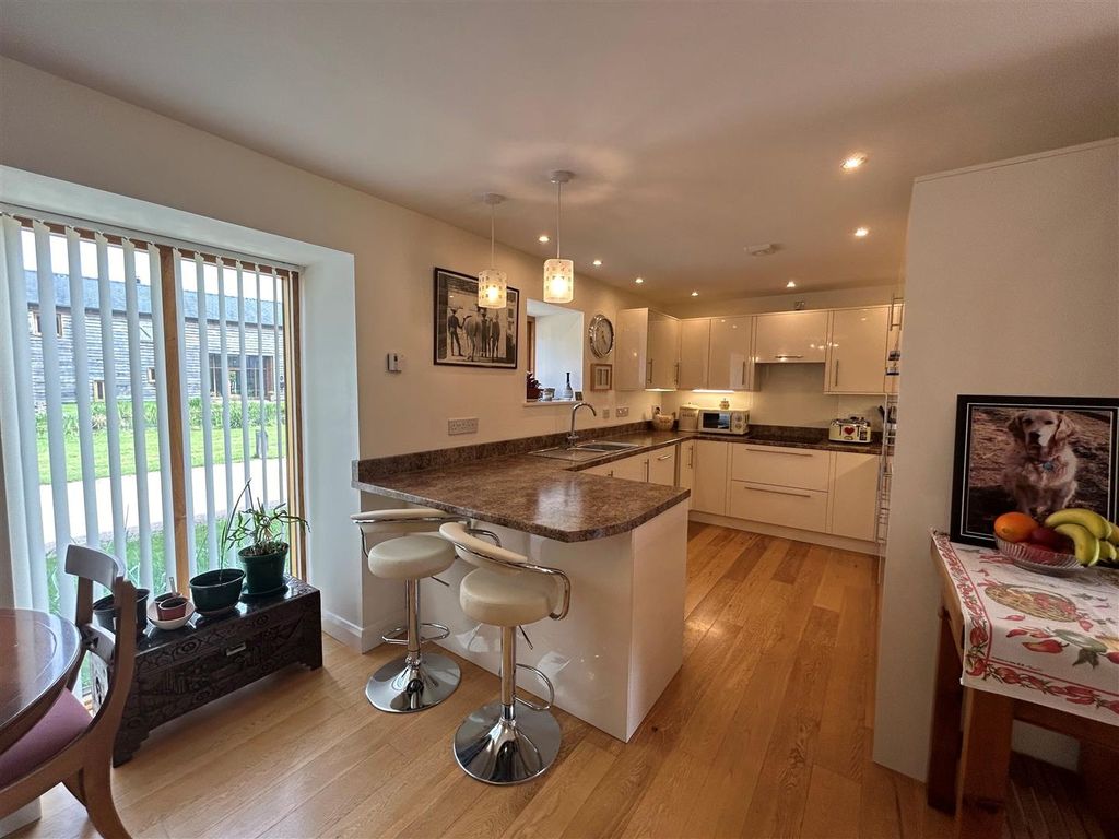 Property photo 2 of 22 Els Kitchen Photo.Jpg