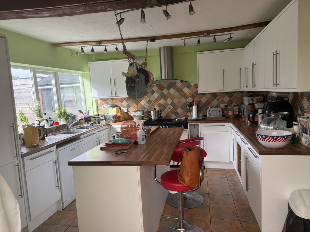 Property photo 3 of 18