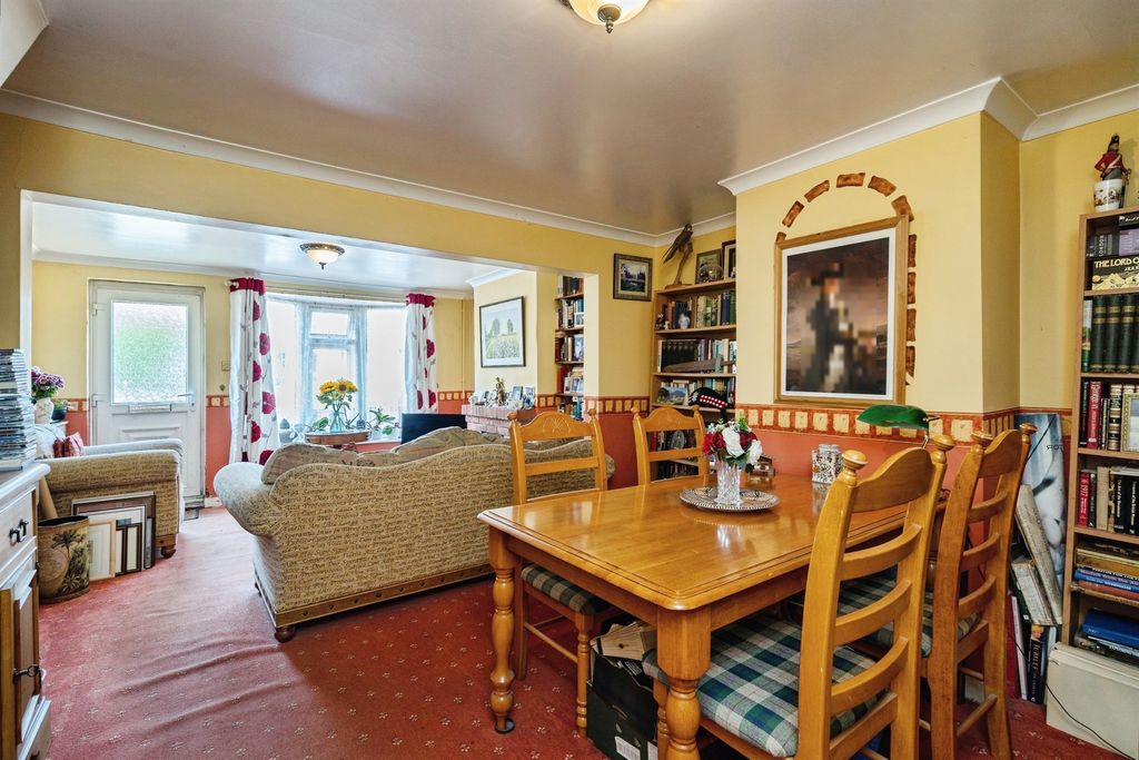 Property photo 3 of 16
