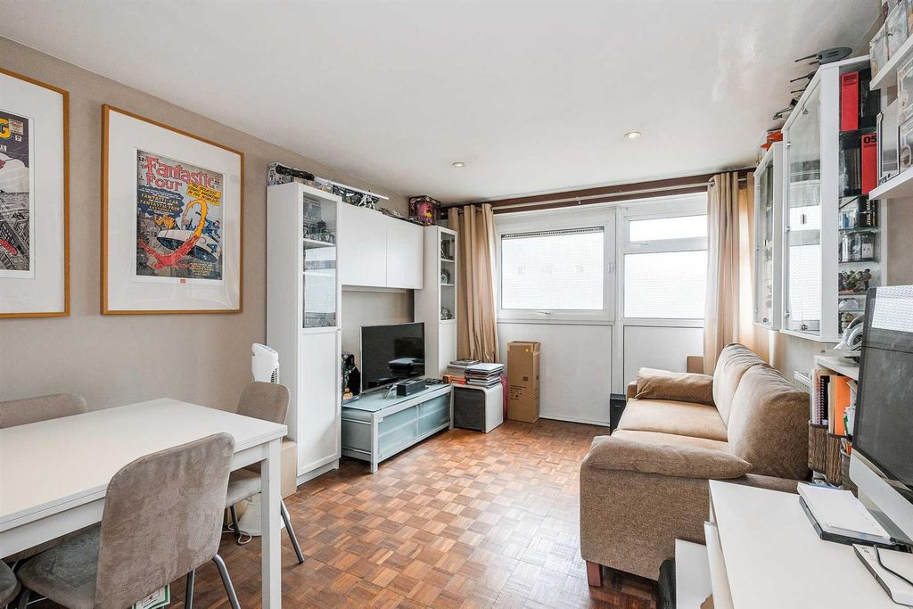 Property photo 2 of 19 102 Gardner Close-6.Jpg